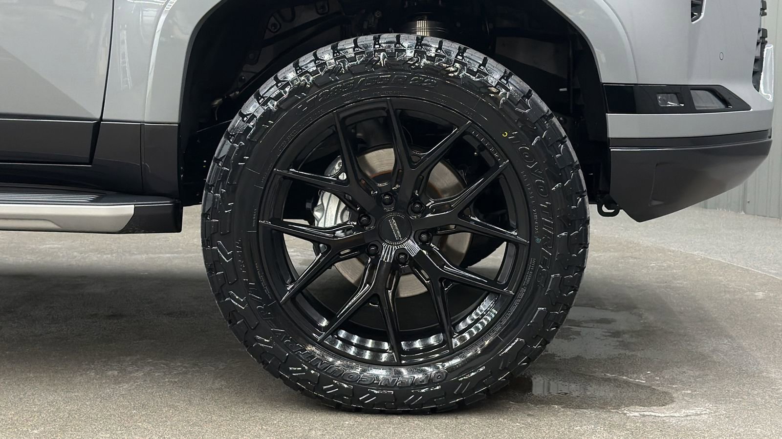 Used 2025 Lexus GX 550 w/ Accessory Package (2T) image 9