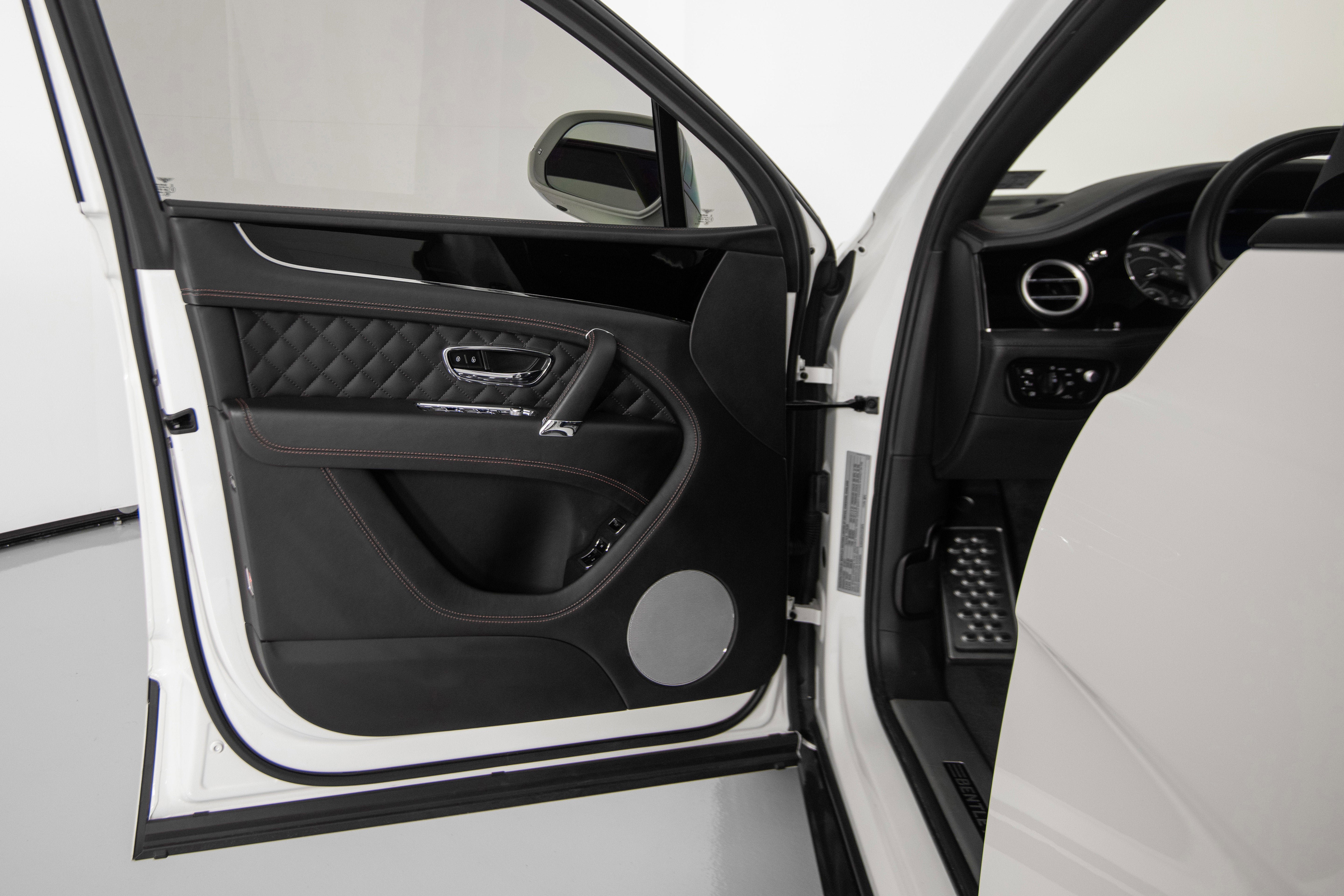 Used 2018 Bentley Bentayga image 9