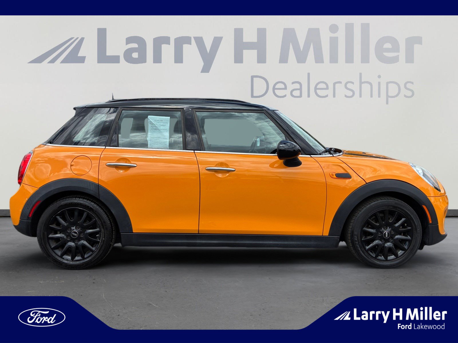 Used 2016 MINI Cooper 4-Door Hardtop image 6