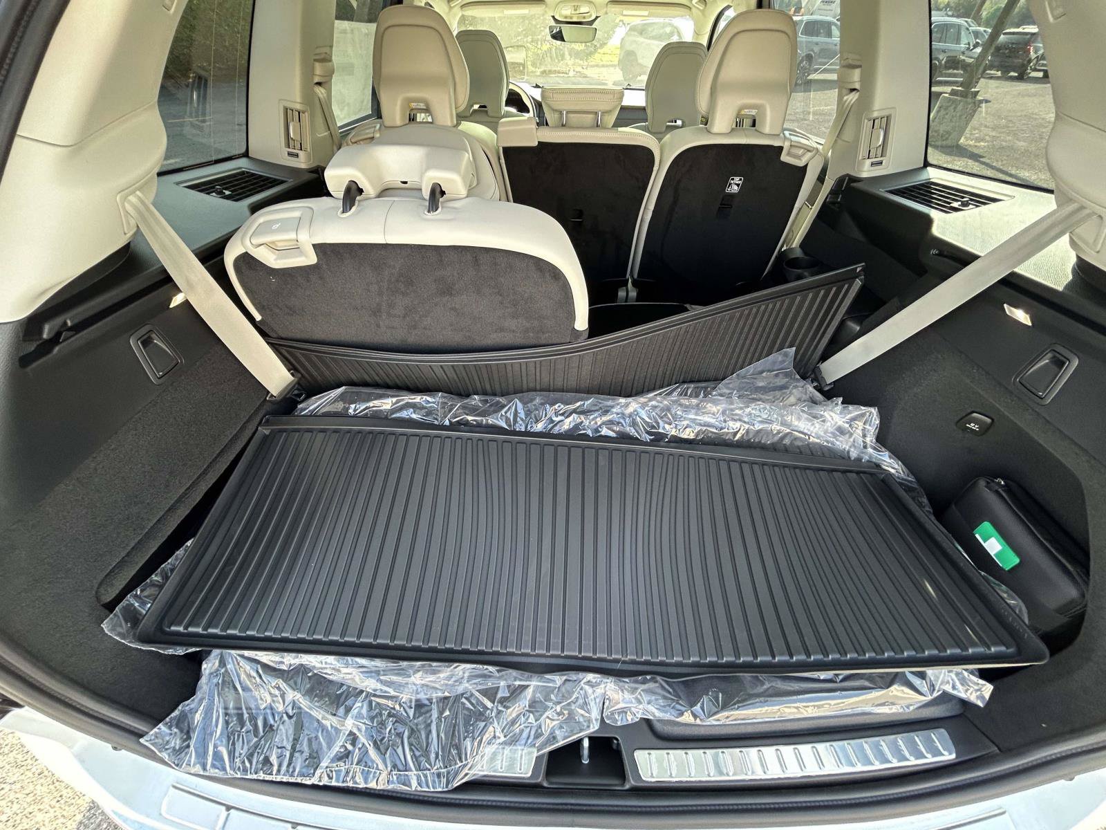 New 2026 Volvo XC90 B5 Ultra w/ Protection Package Premier AWD/4WD image 18