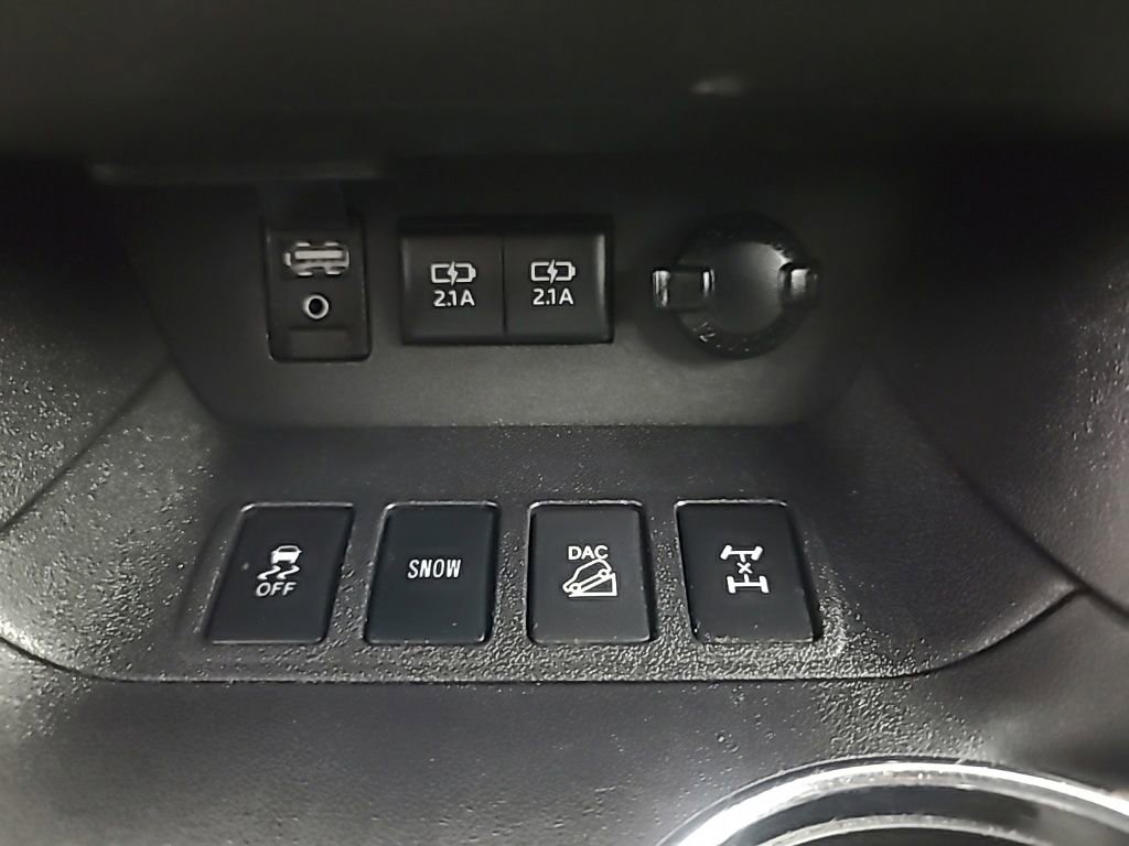 Used 2017 Toyota Highlander Plus AWD/4WD image 37