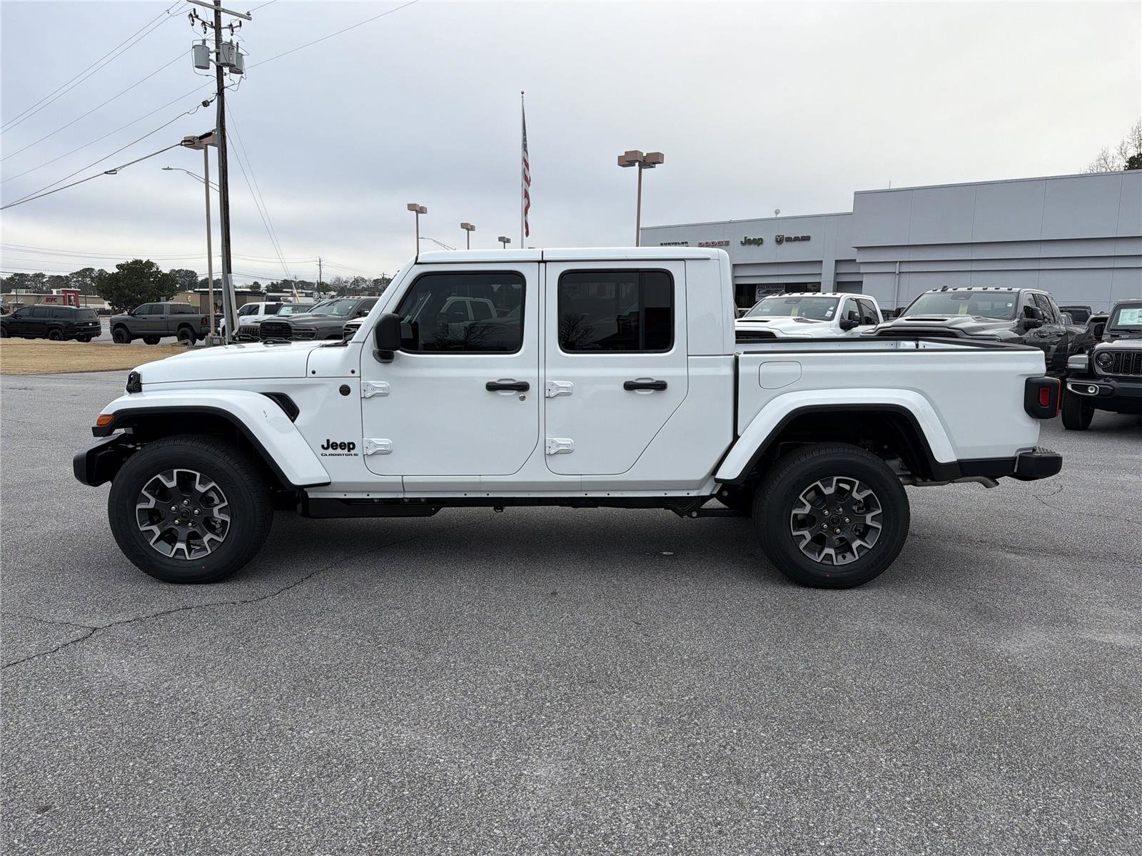 New 2026 Jeep Gladiator Sahara image 9