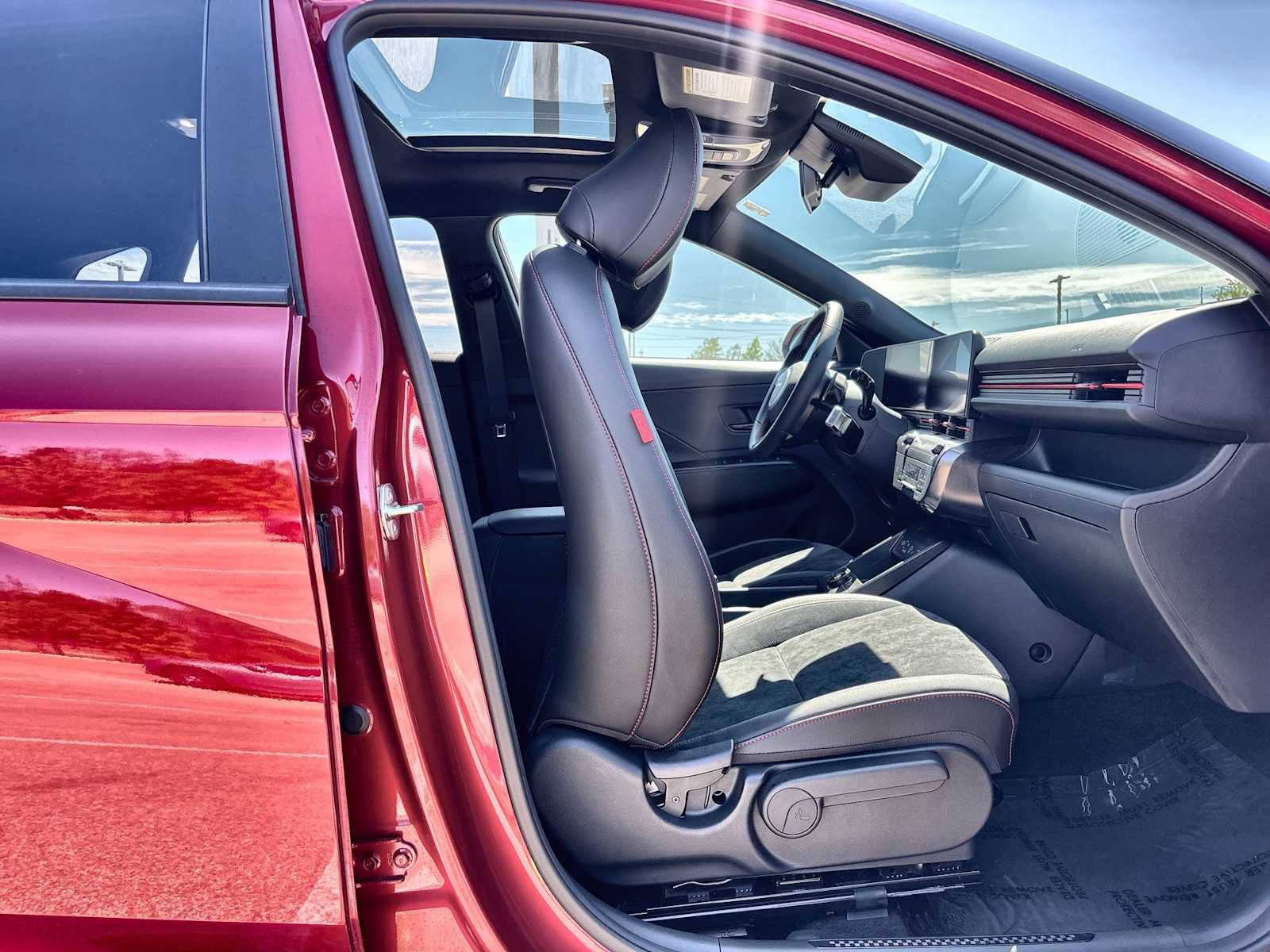 Used 2024 Hyundai Kona N Line image 9