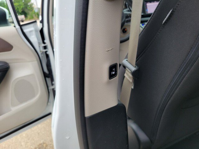 Used 2023 Chrysler Voyager LX FWD image 30