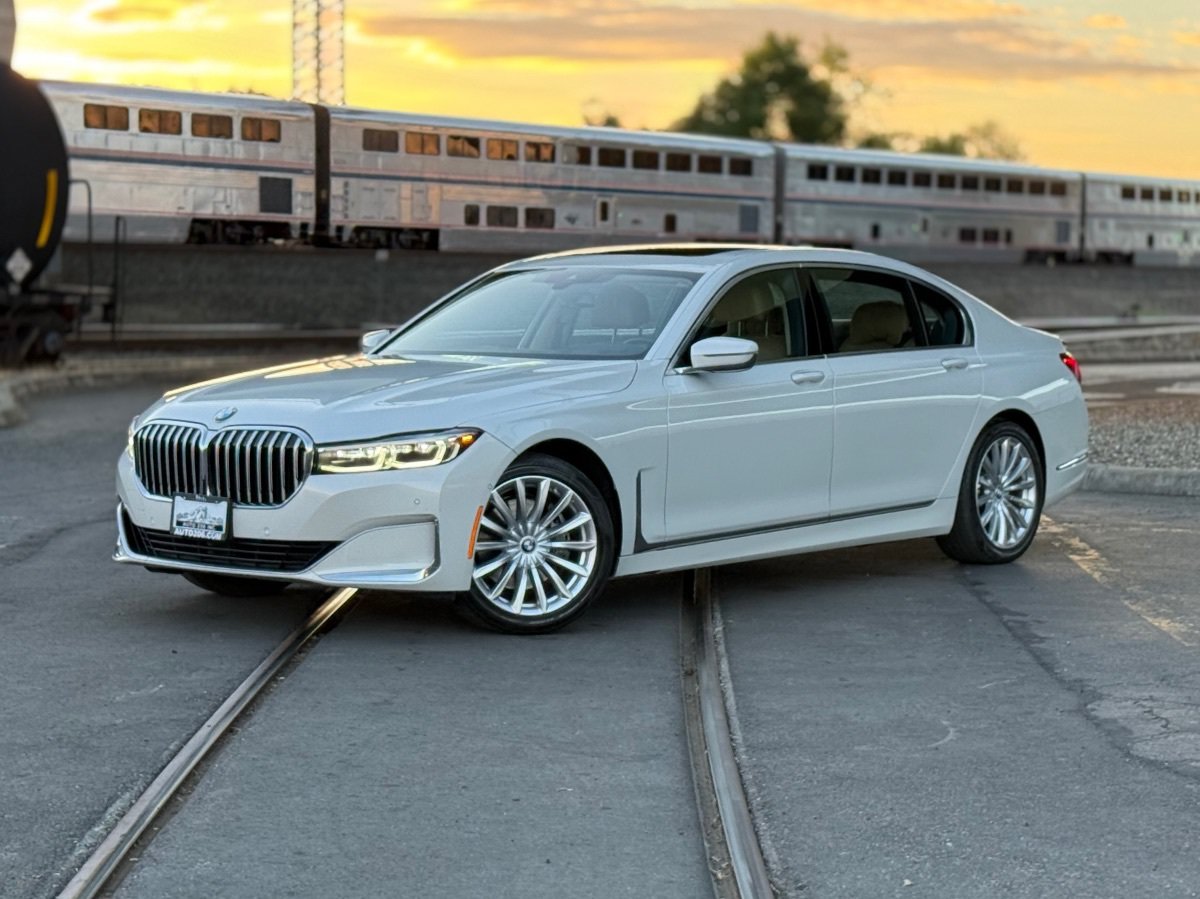 Used 2022 BMW 740i RWD image 7