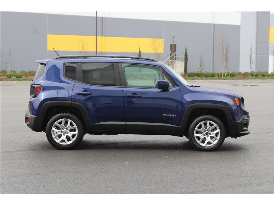 Used 2017 Jeep Renegade Latitude image 4