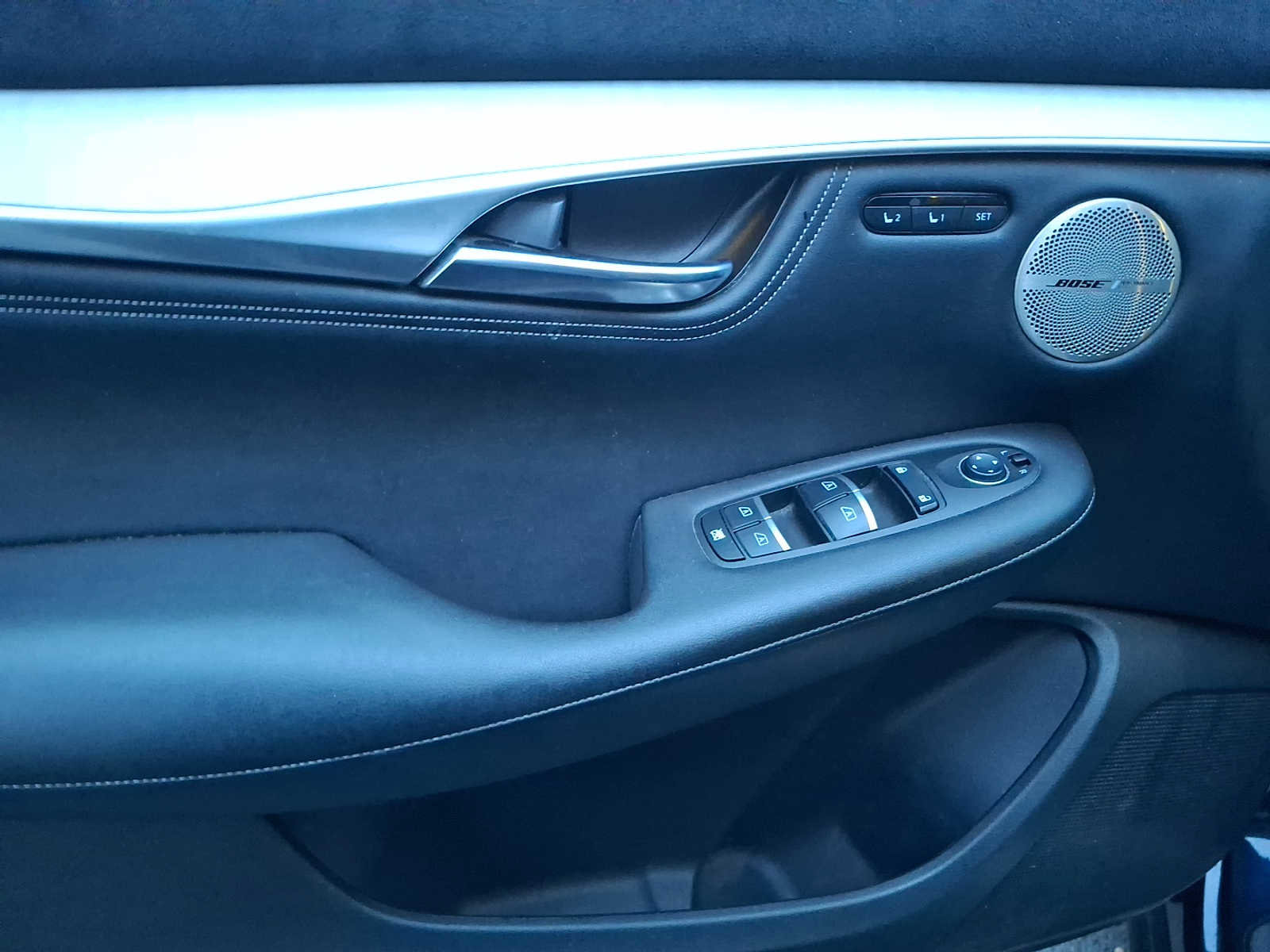 Used 2019 INFINITI QX50 Essential w/ Sensory Package image 9