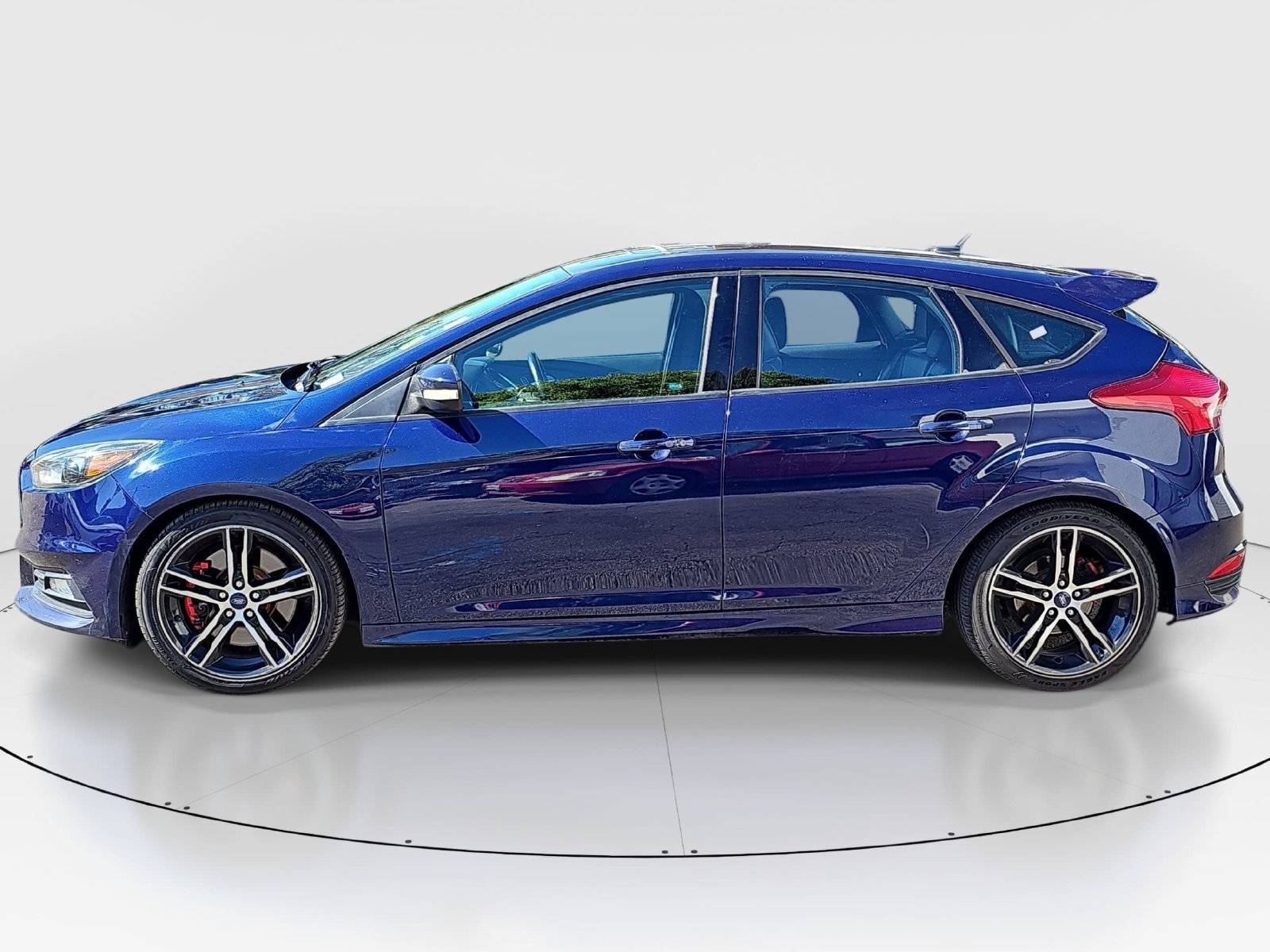Used 2017 Ford Focus ST w/ Equipment Group 402A FWD image 8