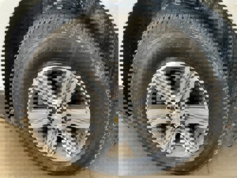 Used 2016 Chevrolet Traverse LT FWD image 25