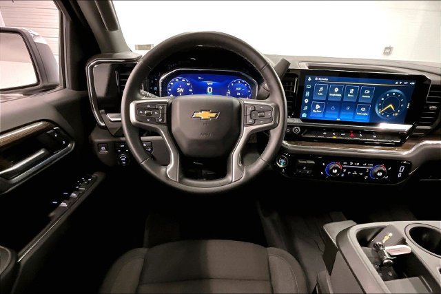 Used 2025 Chevrolet Silverado 1500 LT AWD/4WD image 6