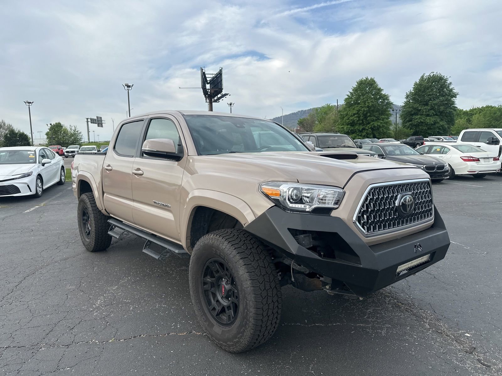 Used 2018 Toyota Tacoma TRD Sport w/ Technology Package image 2