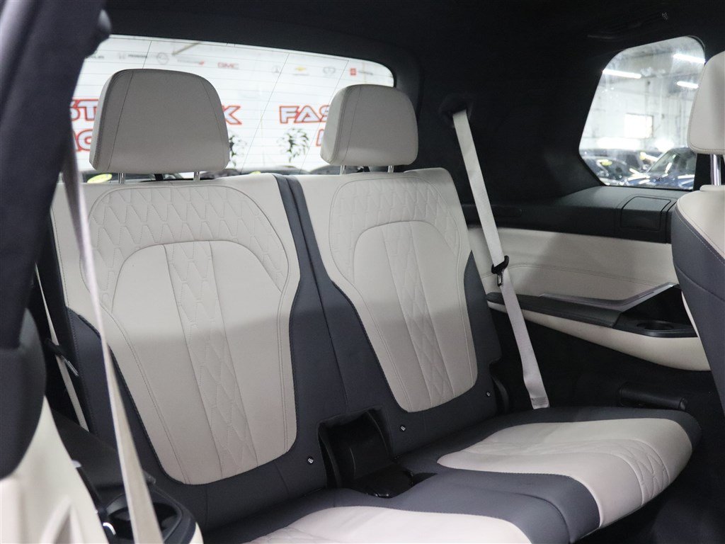 Used 2023 BMW X7 M60i w/ Executive Package AWD/4WD image 28