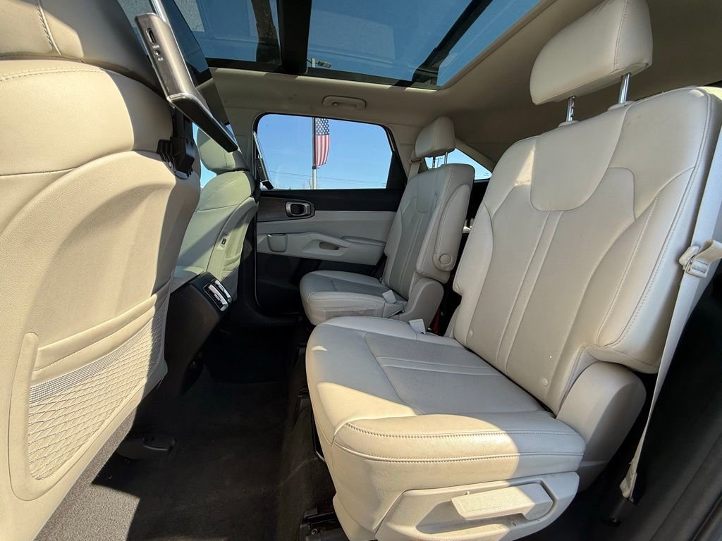 Used 2022 Kia Sorento EX w/ Panoramic Sunroof Package image 24