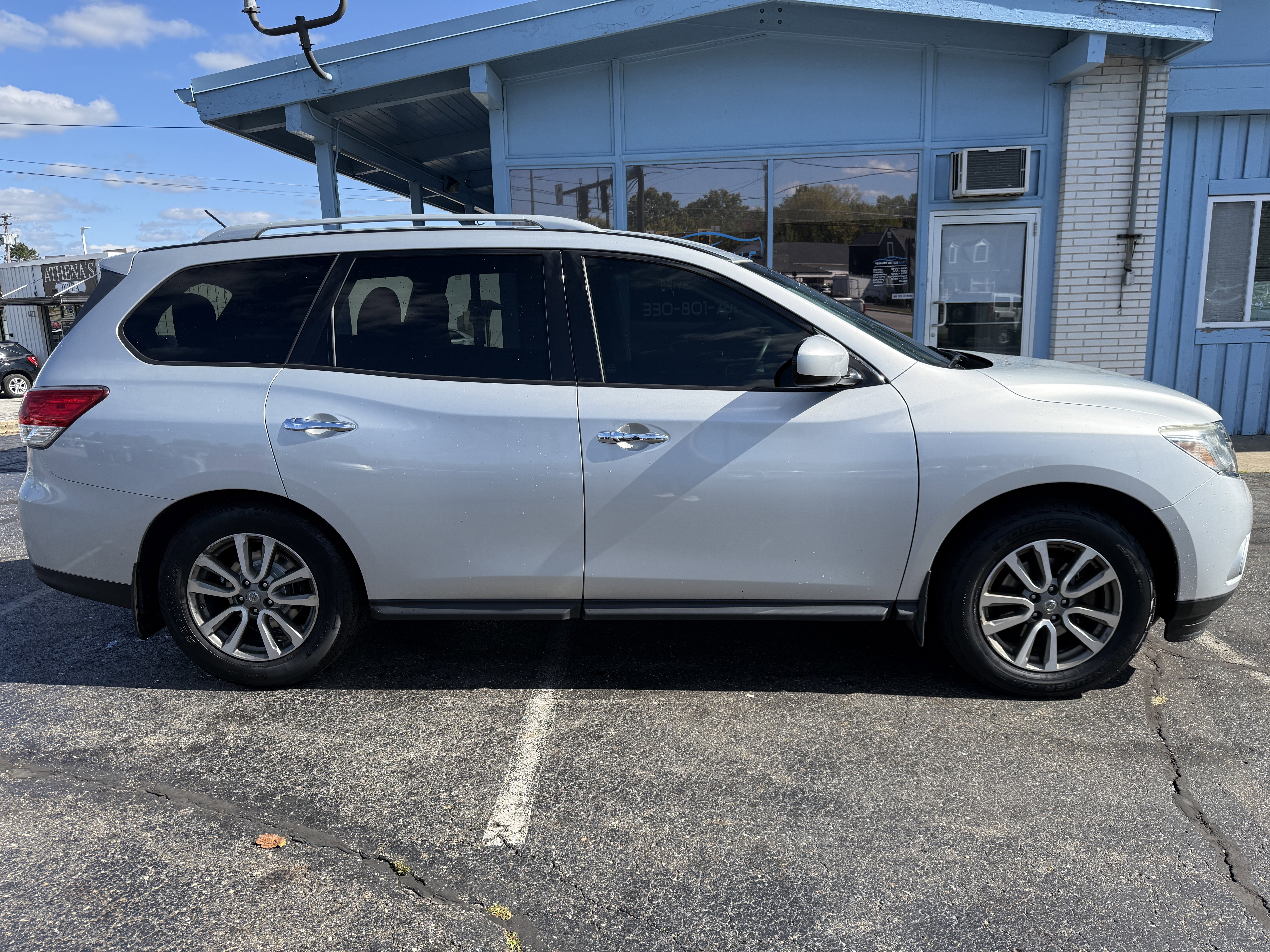 Used 2015 Nissan Pathfinder S image 6