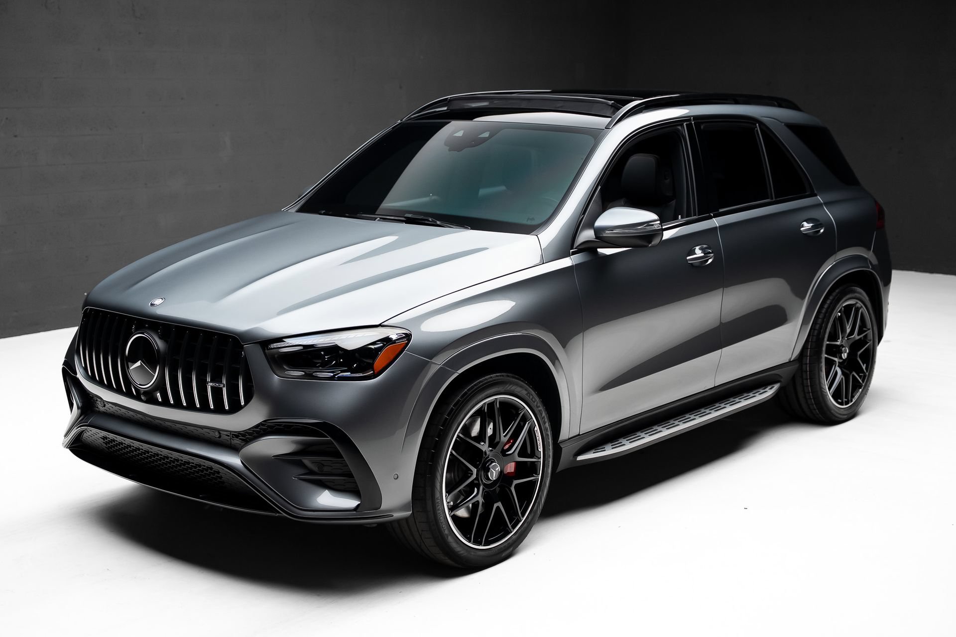 Used 2025 Mercedes-Benz GLE 53 AMG 4MATIC w/ Driver Assistance Package image 5