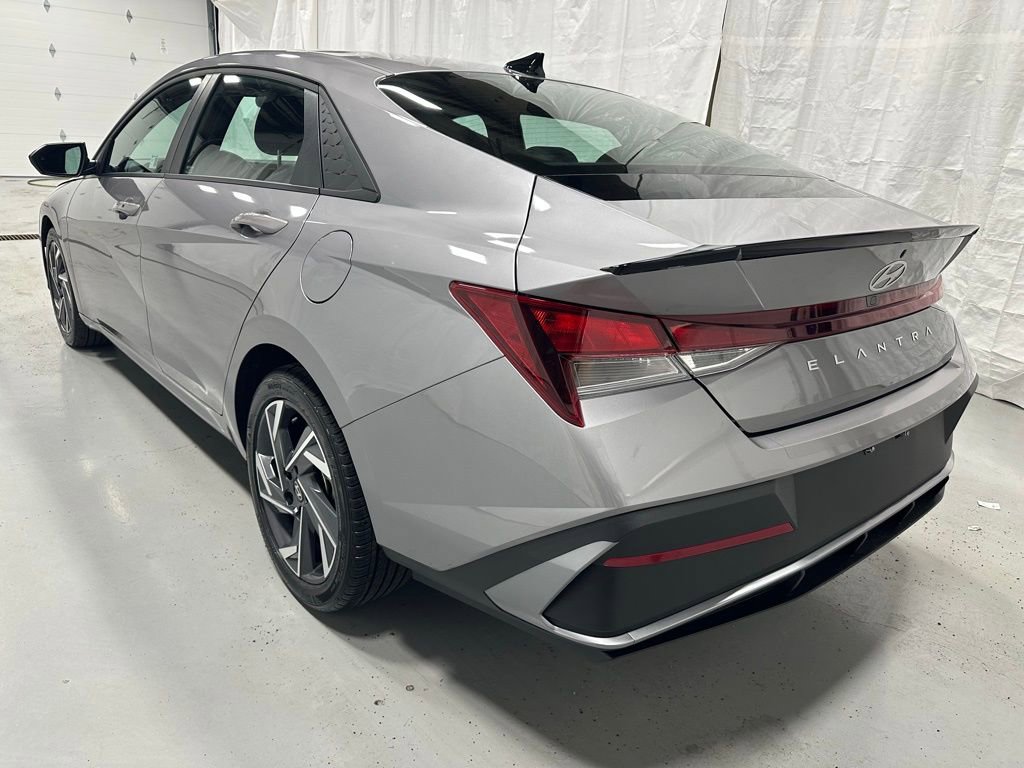 Used 2025 Hyundai Elantra Sport image 5