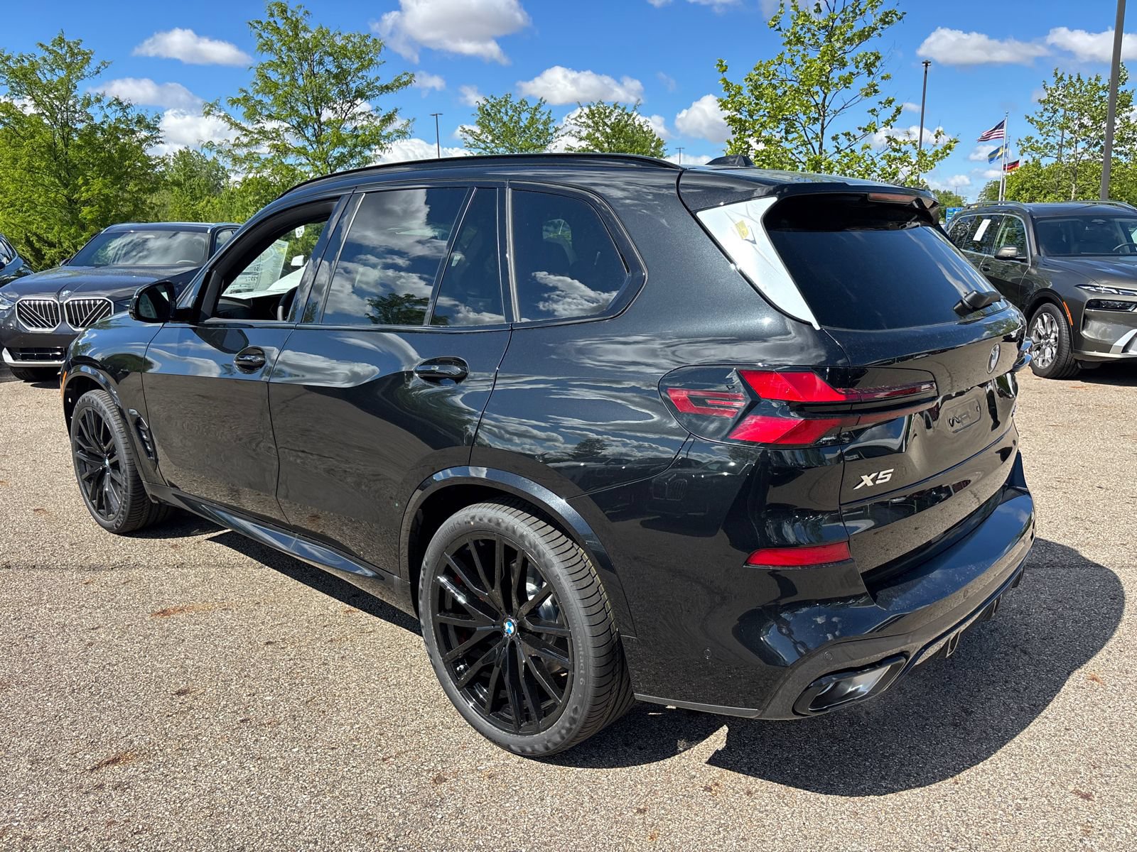 New 2026 BMW X5 xDrive40i w/ M Sport Package AWD/4WD image 7