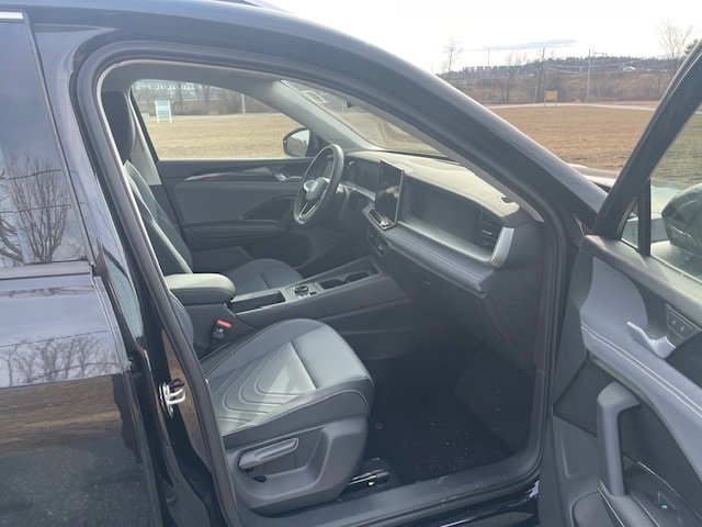 New 2025 Volkswagen Tiguan SE image 9