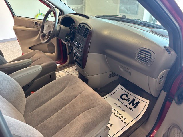 Used 2001 Chrysler Town & Country LX FWD image 12