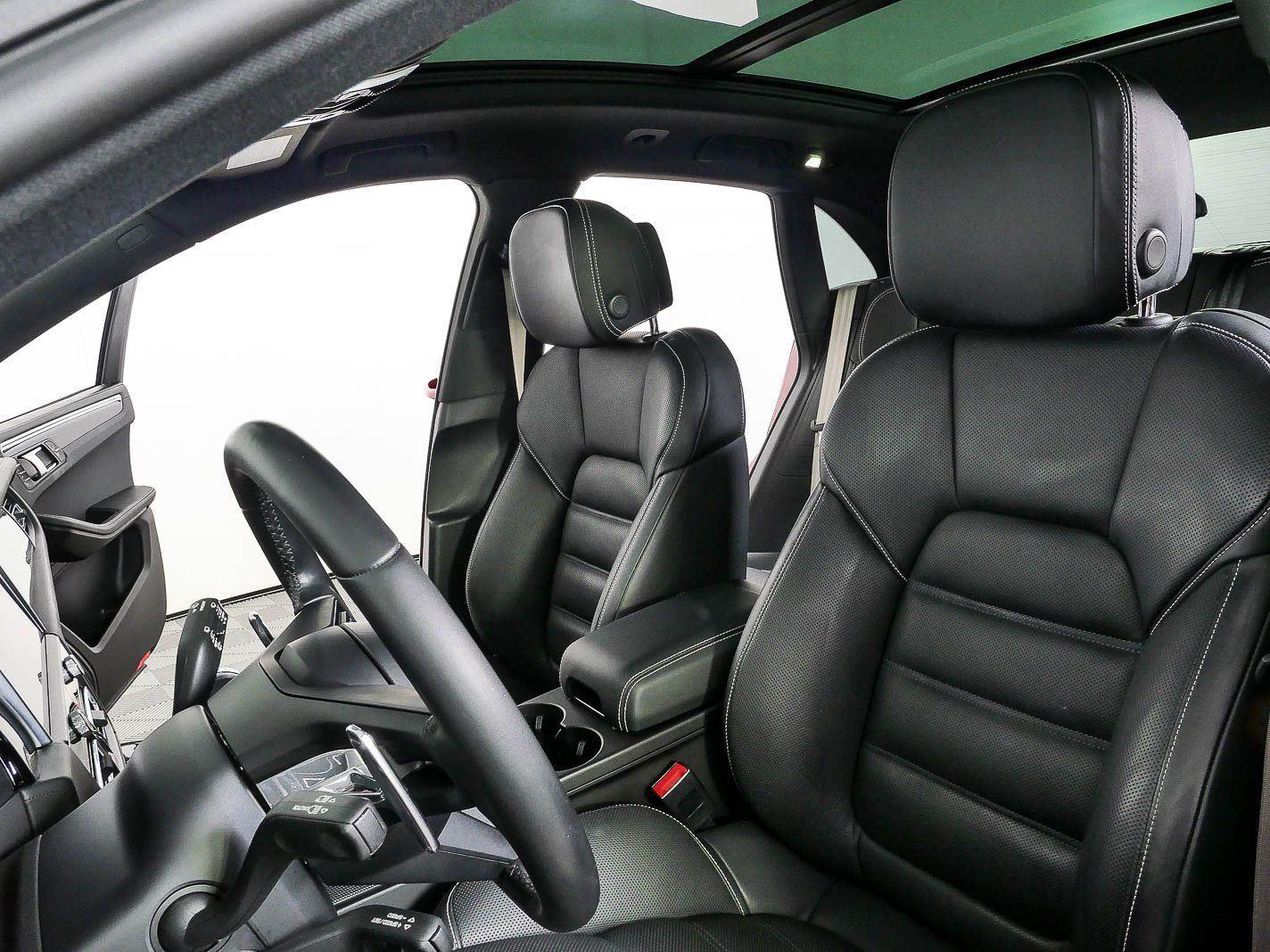 Used 2022 Porsche Macan S AWD/4WD image 5