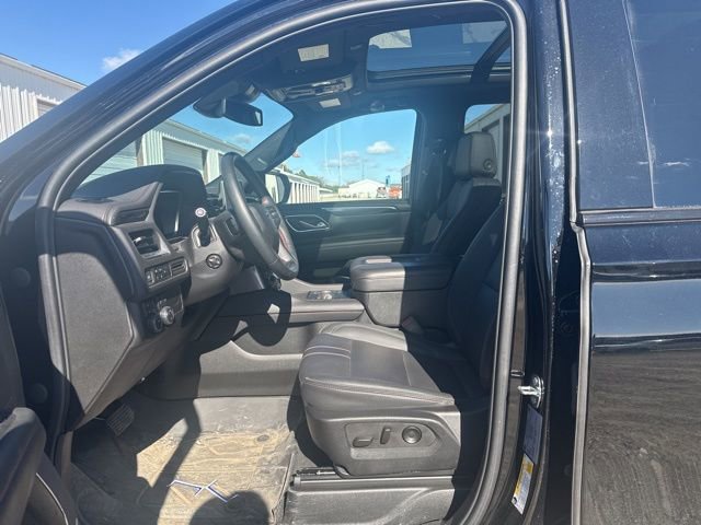 Used 2023 Chevrolet Suburban RST w/ Luxury Package AWD/4WD image 15