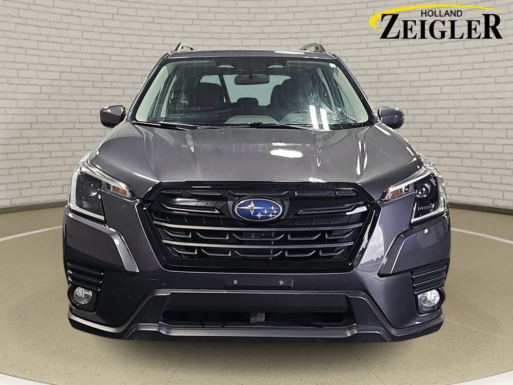 Used 2022 Subaru Forester Premium AWD/4WD image 2