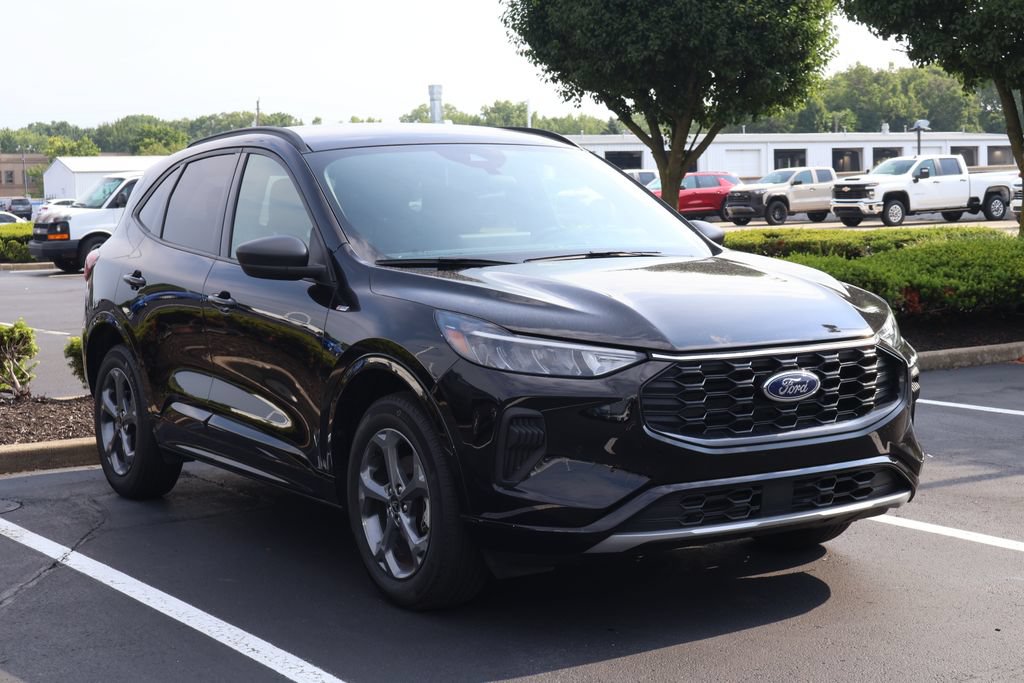 Used 2024 Ford Escape ST-Line w/ Tech Pack #1 AWD/4WD image 3