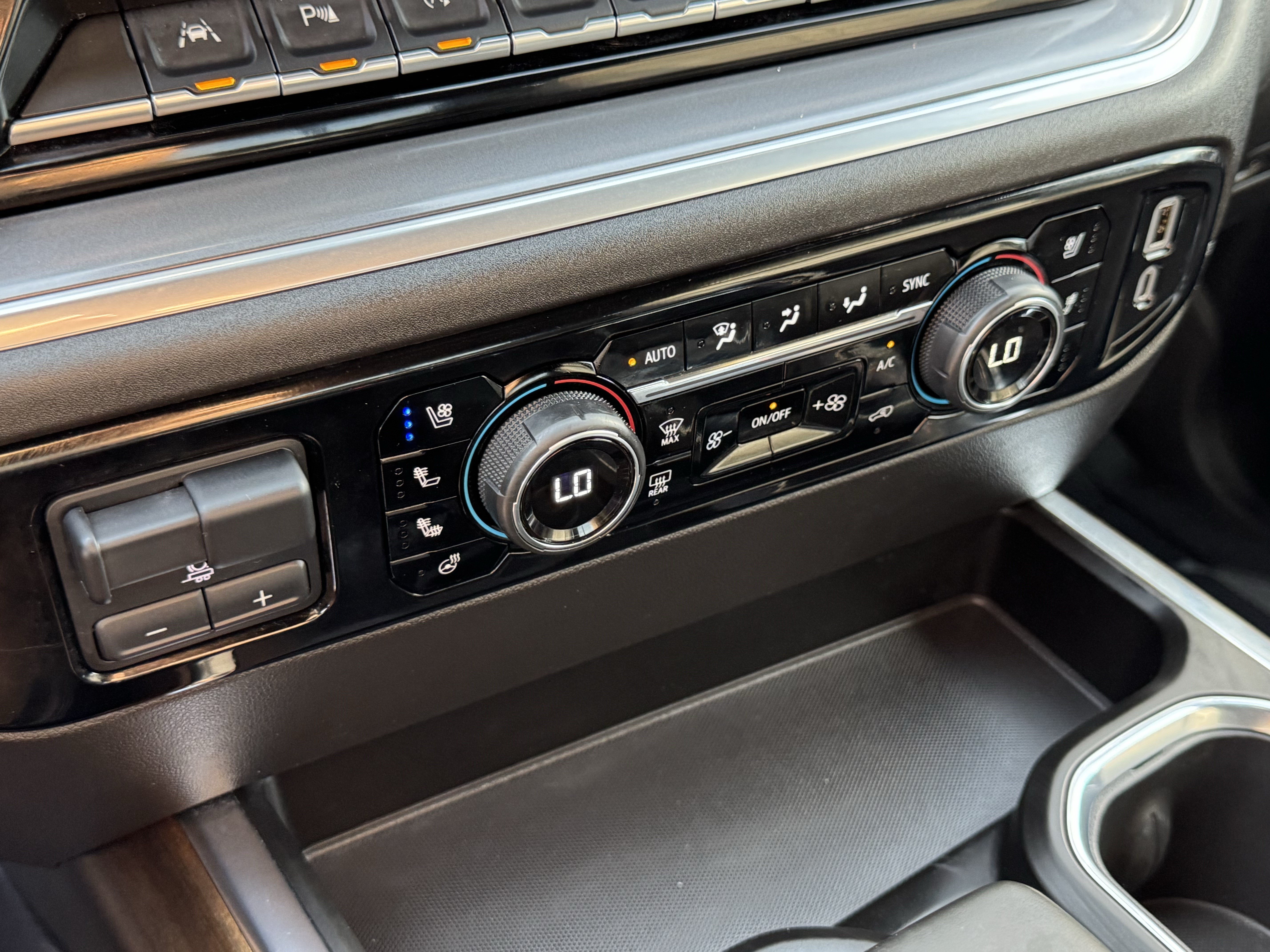 Used 2025 Chevrolet Silverado 1500 High Country w/ High Country Premium Package AWD/4WD image 18