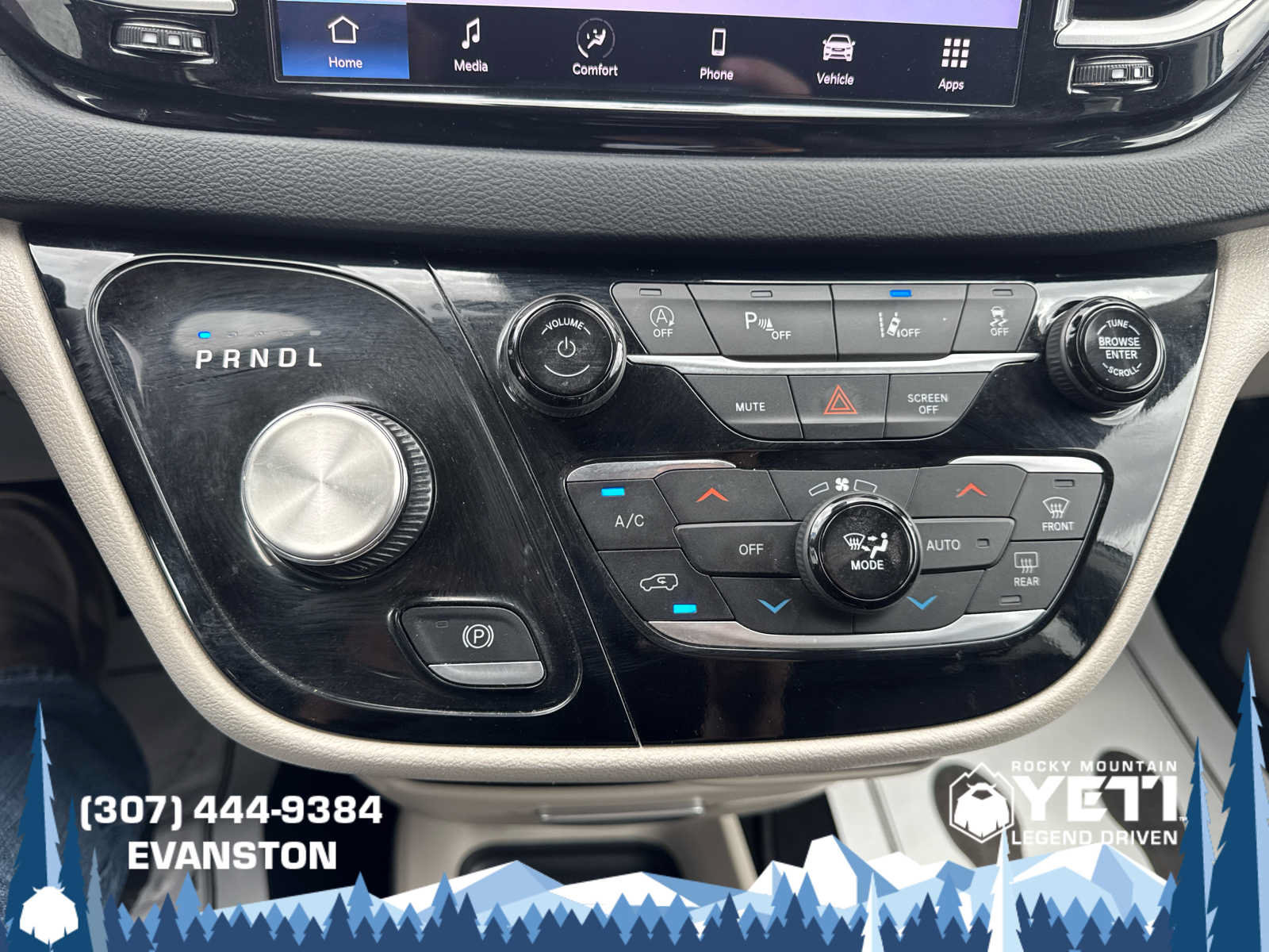 Used 2023 Chrysler Pacifica Touring-L FWD image 27