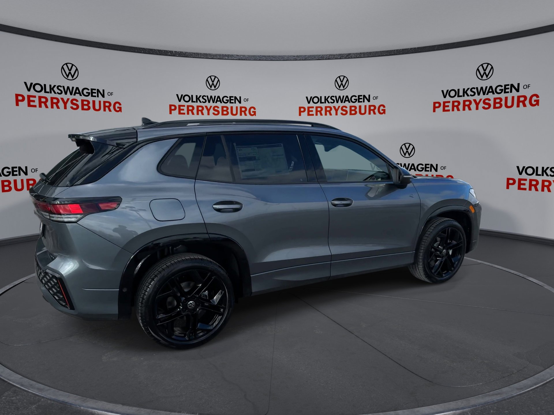 New 2026 Volkswagen Tiguan SE R-Line image 8