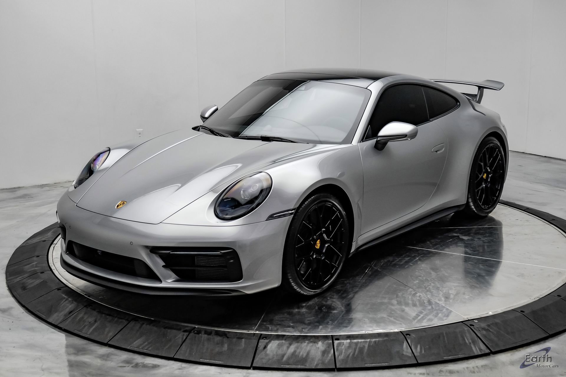 Used 2024 Porsche 911 Carrera GTS RWD image 5