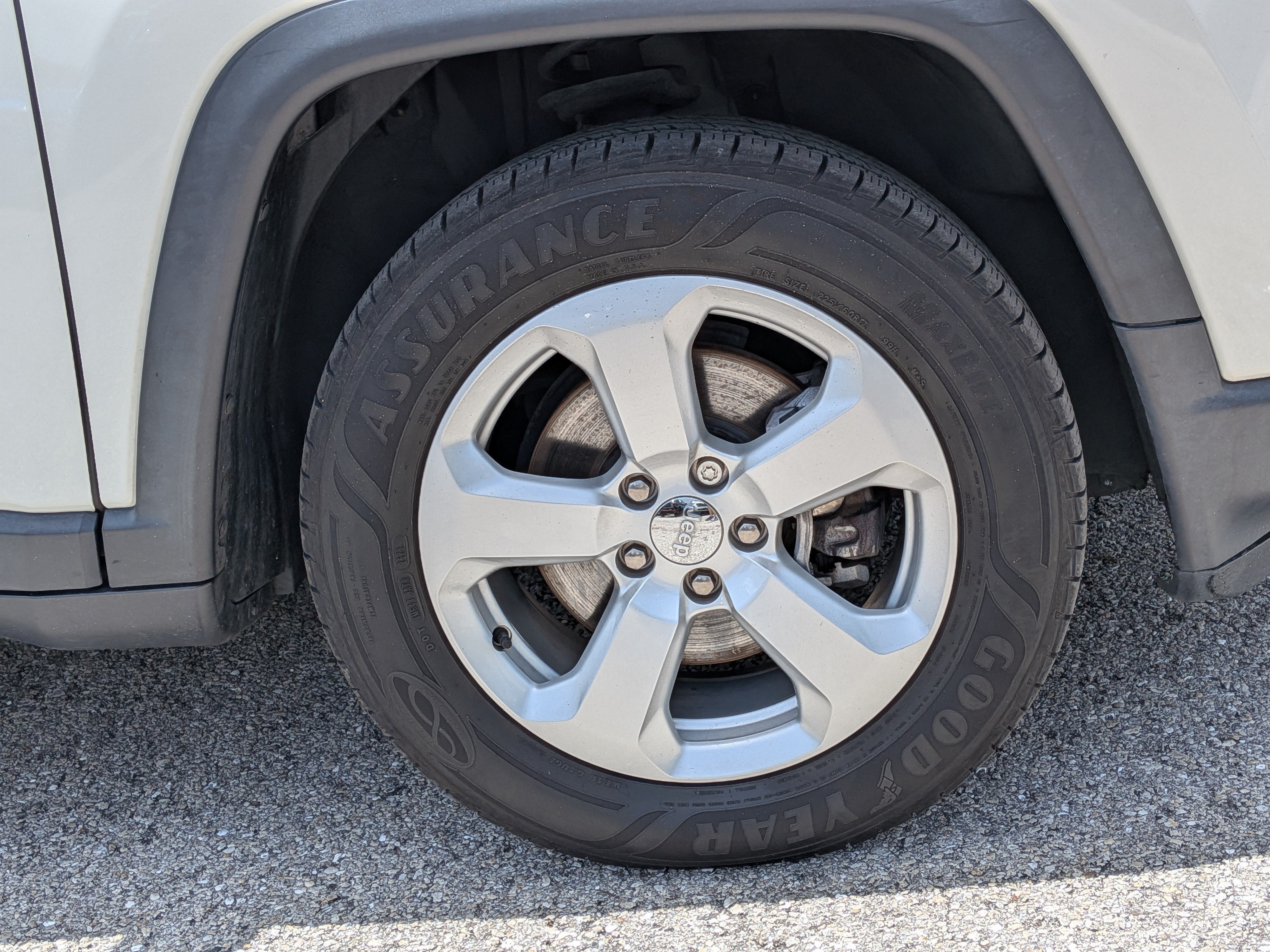 Used 2018 Jeep Compass Latitude FWD image 11