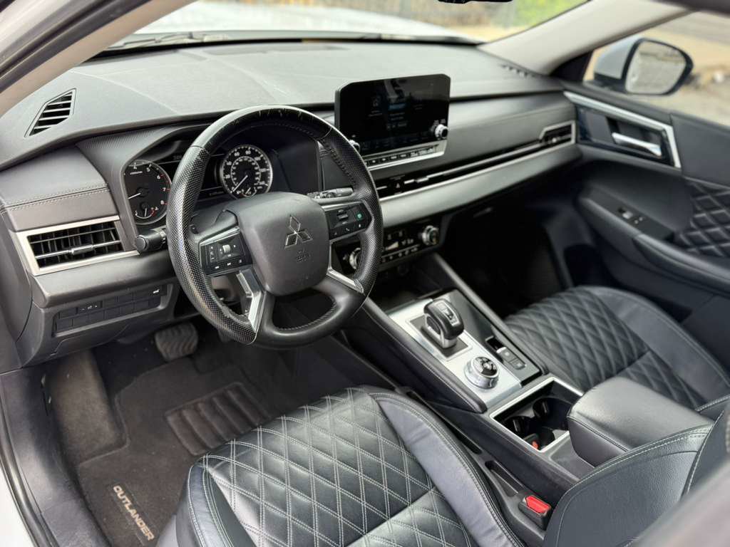 Used 2022 Mitsubishi Outlander SEL image 16