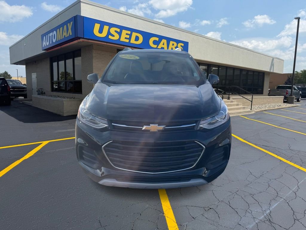 Used 2022 Chevrolet Trax LT w/ LT Convenience Package image 3