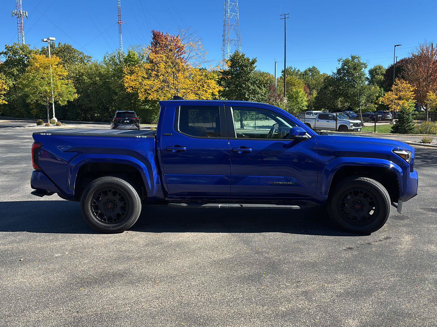 Used 2024 Toyota Tacoma SR5 AWD/4WD image 9