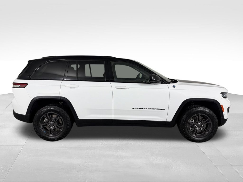 Used 2024 Jeep Grand Cherokee Trailhawk w/ Advanced Protech Group II AWD/4WD image 7