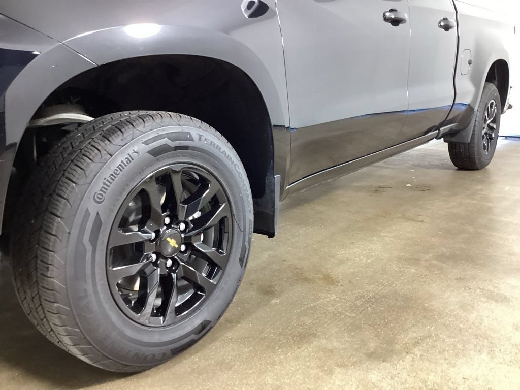 Used 2019 Chevrolet Silverado 1500 LT w/ All-Star Edition AWD/4WD image 2