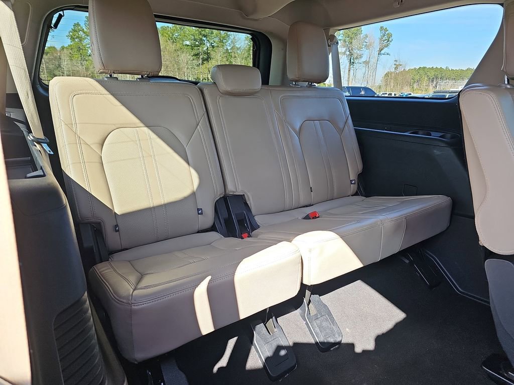 Used 2024 Ford Expedition Max Limited image 15