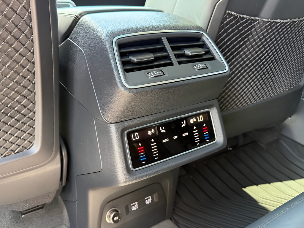 Used 2019 Audi e-tron Prestige w/ Prestige Package AWD/4WD image 20