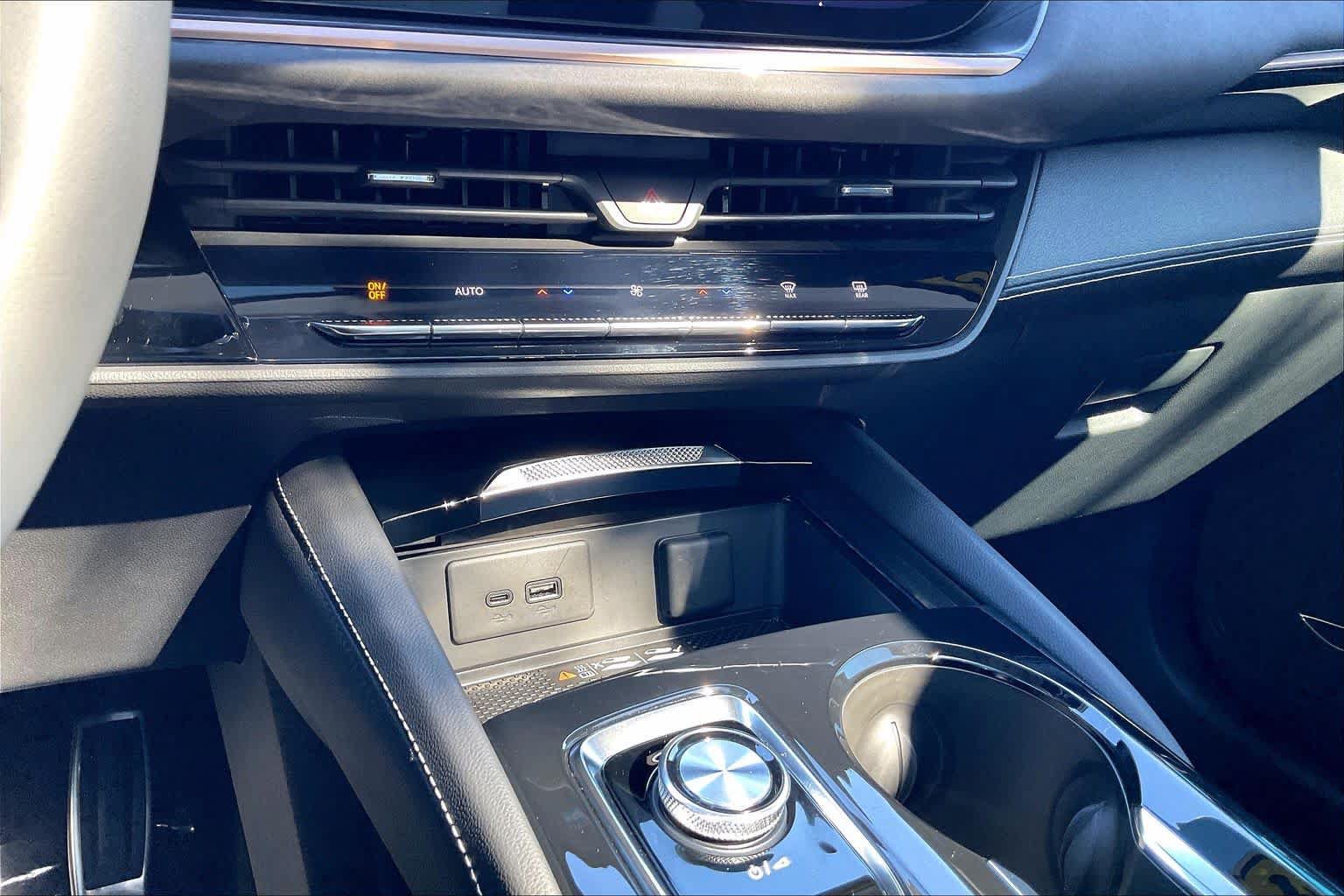 Used 2024 Buick Envision Sport Touring AWD/4WD image 32
