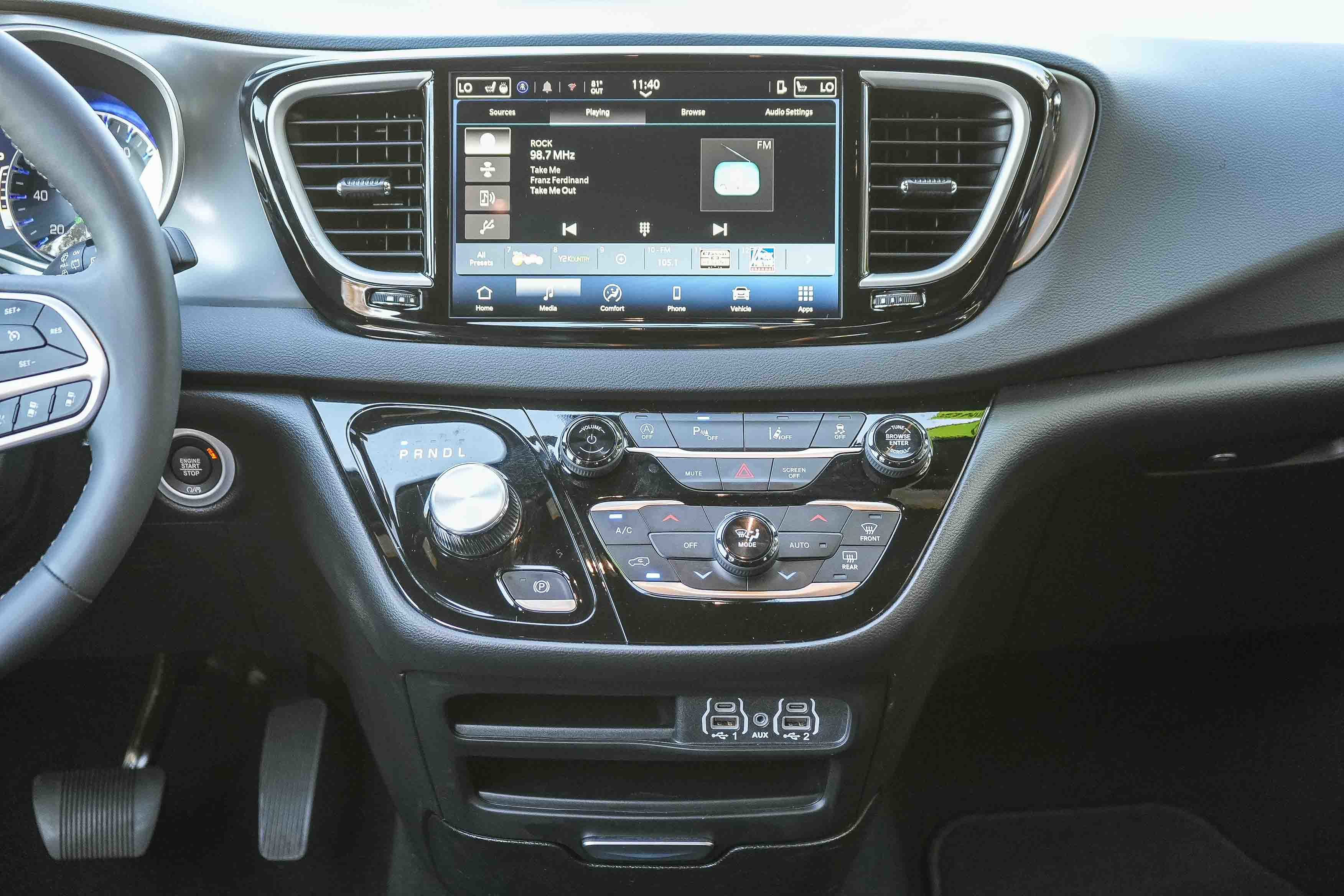 Used 2025 Chrysler Pacifica Select FWD image 13