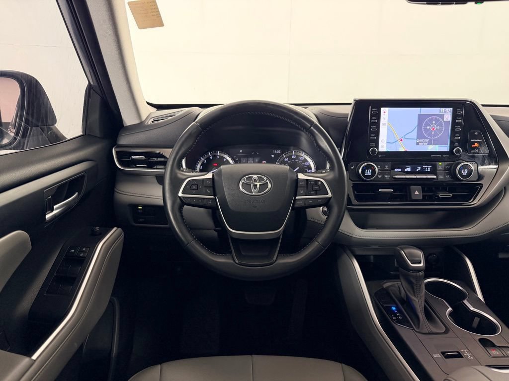 Used 2022 Toyota Highlander XLE FWD image 17