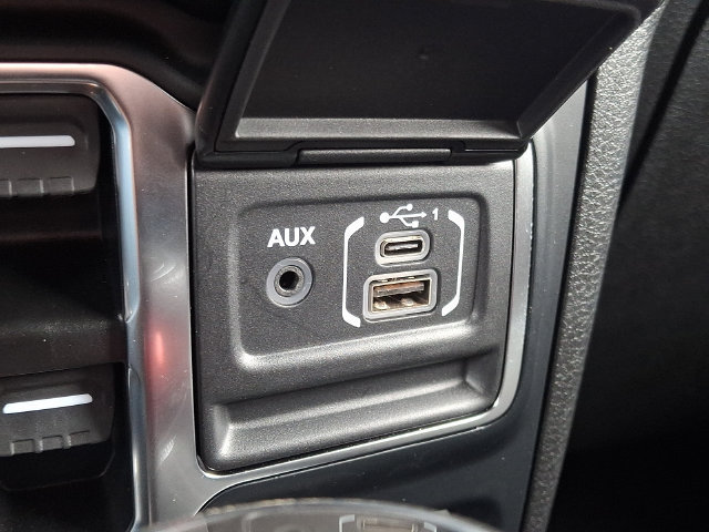Used 2024 Jeep Gladiator Rubicon w/ Technology Group AWD/4WD image 23