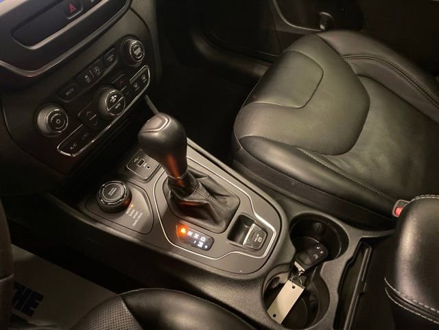 Used 2022 Jeep Cherokee Latitude Lux w/ Sun & Sound Group AWD/4WD image 14