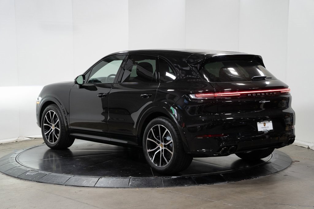Used 2024 Porsche Cayenne image 5