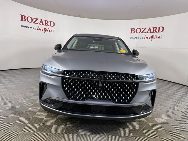 Used 2025 Lincoln Nautilus Premier image 2