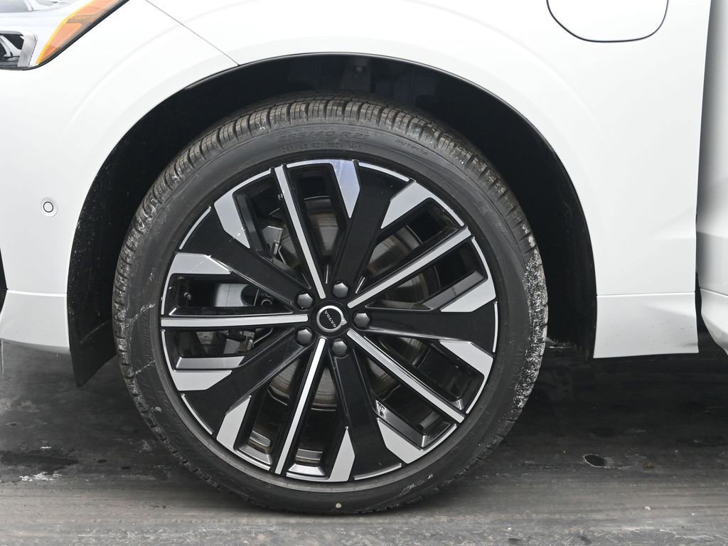 New 2026 Volvo XC60 T8 Ultra w/ Climate Package image 28