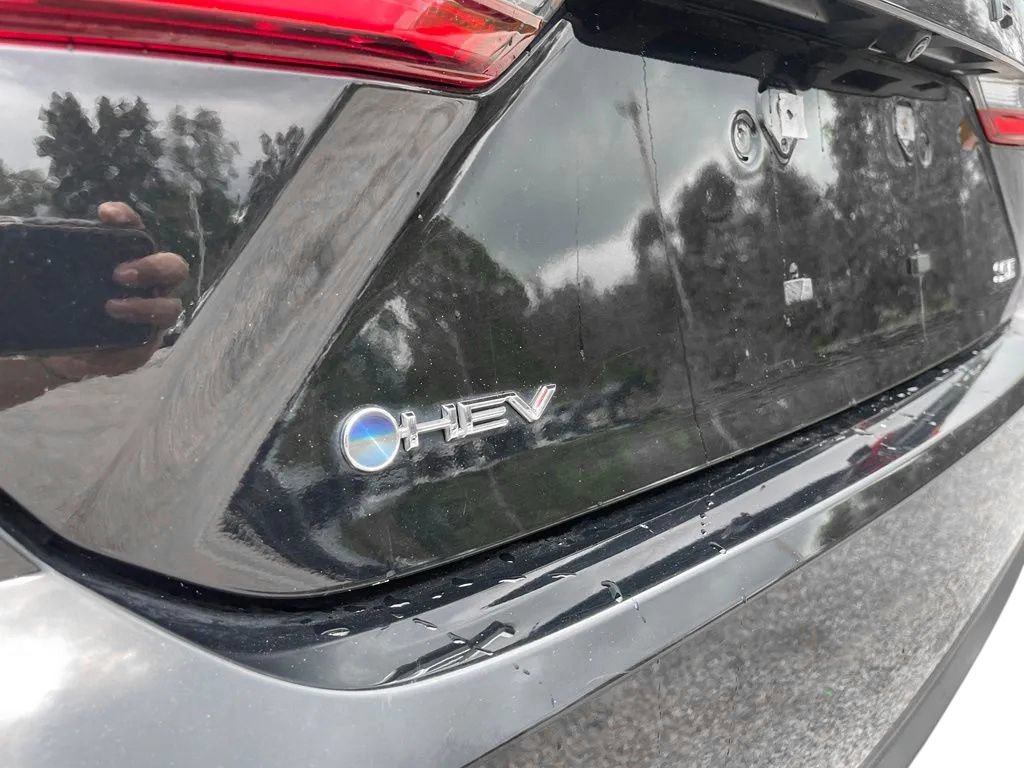 Used 2025 Toyota Camry SE FWD image 13