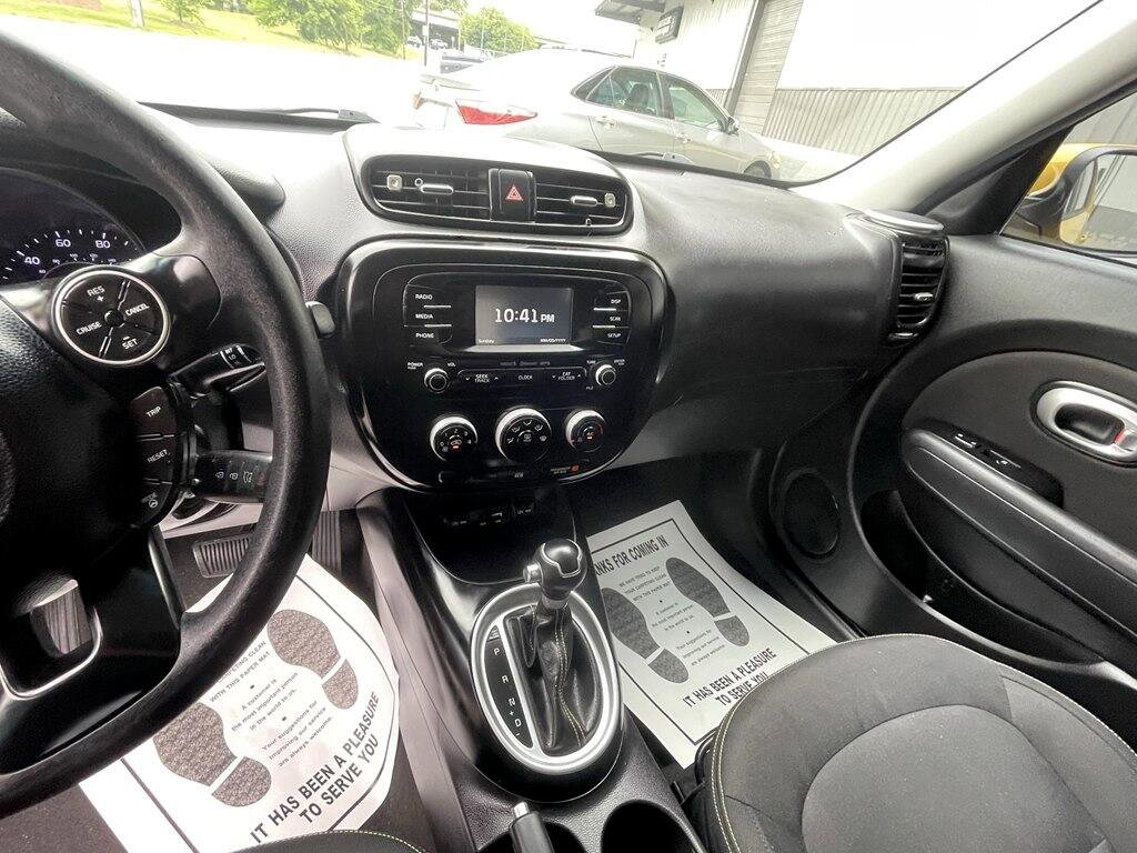Used 2016 Kia Soul + image 17