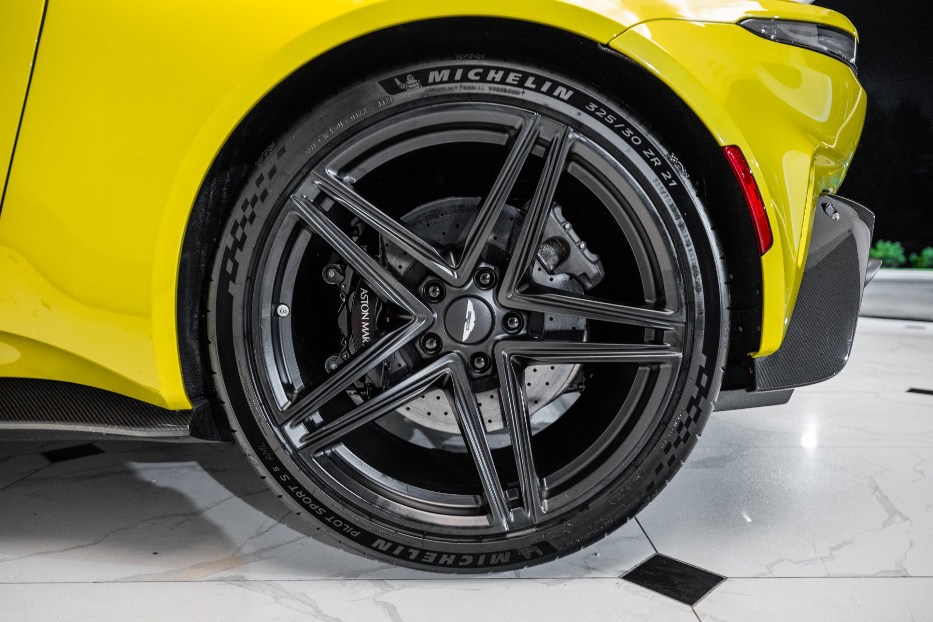 Used 2025 Aston Martin V8 Vantage Coupe image 46